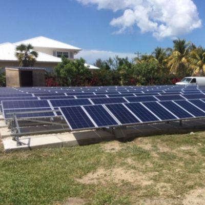 Układ słoneczny o mocy 50 kW od sieci dla kurortu na Bahamach?